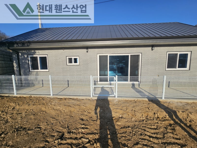 충주휀스 펜스 울타리 - 충주시 교현동에 위치한 주택 경계에 메쉬휀스를 시공한 현장을 소개합니다.