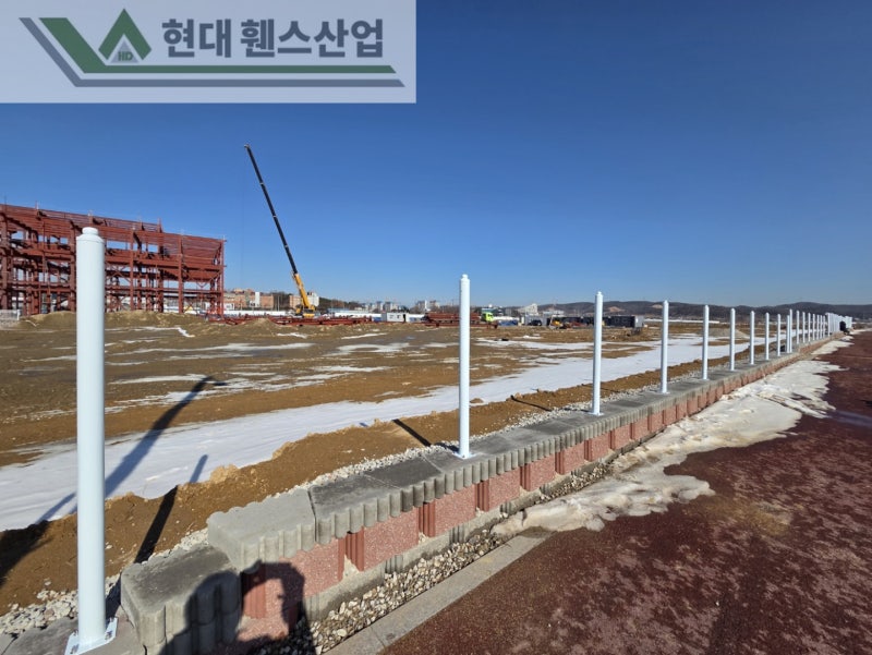 평택휀스 펜스 울타리 - 평택시 칠괴동에 위치한 브레인시티 신도시 부근 일반산업단지 부지 경계에 베이직 C형휀스를 시공한 현장을 소개합니다.