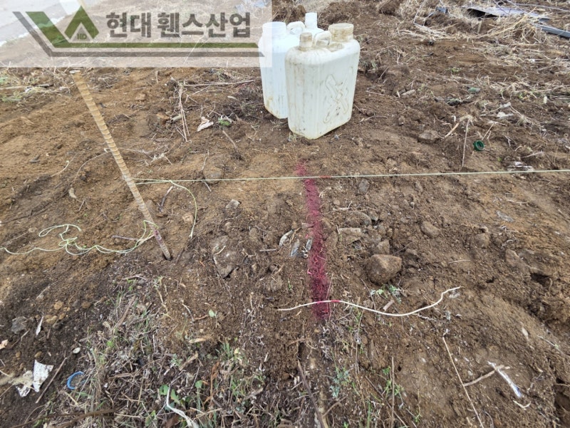 아산휀스 펜스 울타리 - 아산시 모종동에 위치한 작은 전원주택마을 내에 위치한 작은 밭에 출입방지용 메쉬휀스를 시공한 현장을 소개합니다. 아산휀스 펜스 울타리 - 아산시 모종동에 위치한 작은 전원주택마을 내에 위치한 작은 밭에 출입방지용 메쉬휀스를 시공한 현장을 소개합니다.