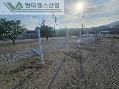 천안휀스 펜스 울타리 - 천안시 동남구에 위치한 산업단지 부지에 경계용 메쉬휀스를 설치한 현장을 소개합니다. 천안휀스 펜스 울타리 - 천안시 동남구에 위치한 산업단지 부지에 경계용 메쉬휀스를 설치한 현장을 소개합니다.