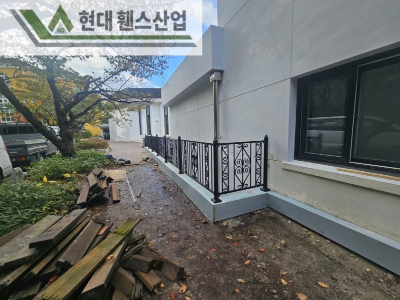 서울휀스 펜스 울타리 - 서울시 성북구에 위치한 수녀원 담장에 추락방지용 민들레 O형휀스를 시공한 현장을 소개합니다. 서울휀스 펜스 울타리 - 서울시 성북구에 위치한 수녀원 담장에 추락방지용 민들레 O형휀스를 시공한 현장을 소개합니다.
