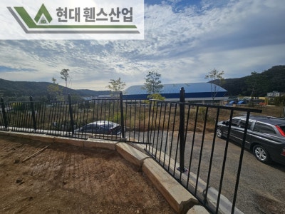 평택휀스 펜스 울타리 - 평택시 안중읍에 위치한 전원주택 경계에 베이직A형휀스를 시공한 현장을 소개합니다. 평택휀스 펜스 울타리 - 평택시 안중읍에 위치한 전원주택 경계에 베이직A형휀스를 시공한 현장을 소개합니다.