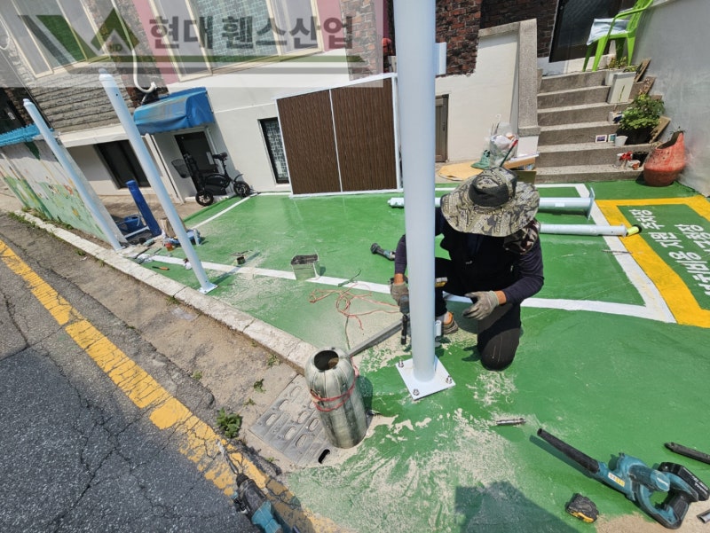 시흥휀스 펜스 울타리 - 시흥시 대야동에 위치한 단독주택에 목재가 아름다운 미네랄 데크휀스와 대문을 설치한 현장을 소개합니다.