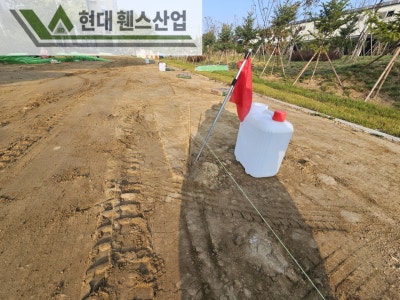 오산휀스 펜스 울타리 - 오산시 초평동에 위치한 나대지 경계에 메쉬휀스를 시공한 현장을 소개합니다.