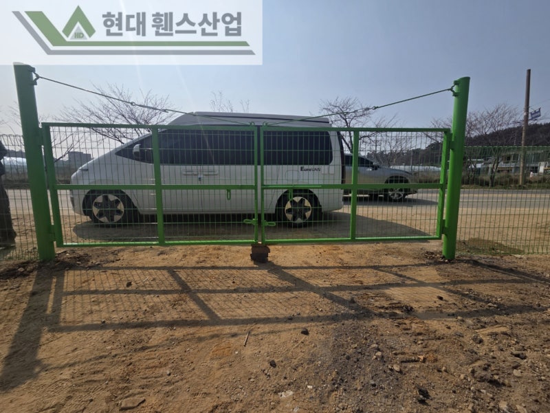 성환휀스 펜스 울타리 - 천안시 성환읍에 위치한 나대지에 경계를 위한 메쉬휀스를 시공한 현장을 소개합니다.