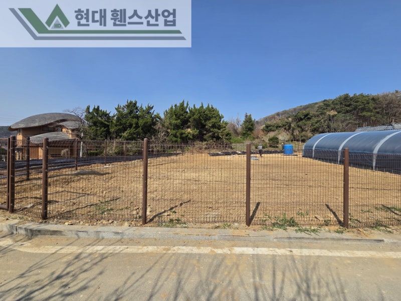 평택휀스 펜스 울타리 - 평택시 칠원동에 위치한 농막에 경계용 메쉬휀스를 시공한 현장을 소개합니다. 평택휀스 펜스 울타리 - 평택시 칠원동에 위치한 농막에 경계용 메쉬휀스를 시공한 현장을 소개합니다.