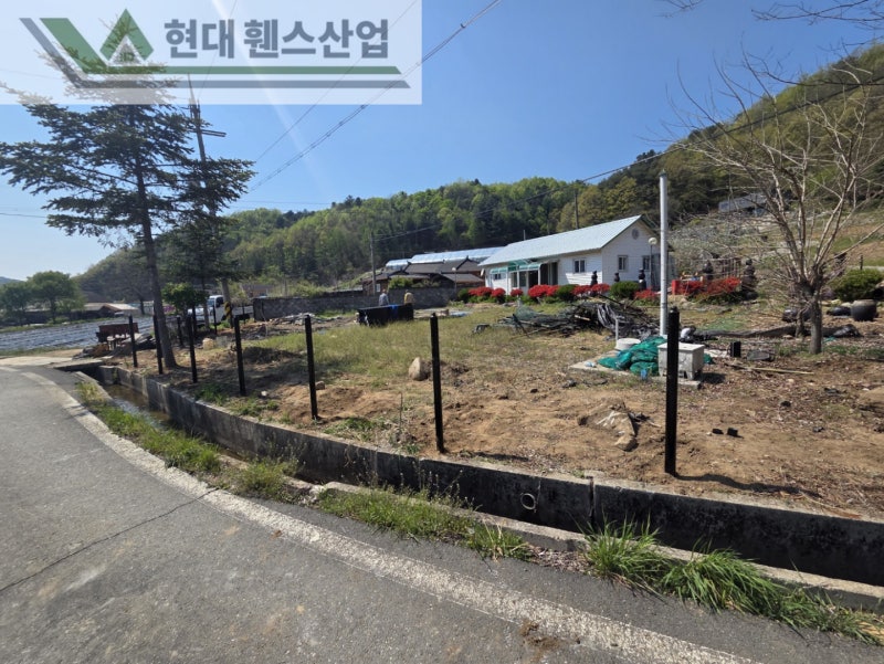 공주휀스 펜스 울타리 - 공주시 유구읍에 위치한 전원주택 경계에 오래된 휀스를 철거하고 새롭게 베이직휀스를 시공한 현장을 소개합니다. 공주휀스 펜스 울타리 - 공주시 유구읍에 위치한 전원주택 경계에 오래된 휀스를 철거하고 새롭게 베이직휀스를 시공한 현장을 소개합니다.