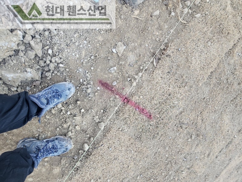 오산휀스 펜스 울타리 - 오산시 지곶동에 위치한 신축 건물에 경계용 메쉬휀스를 시공한 현장을 소개합니다.