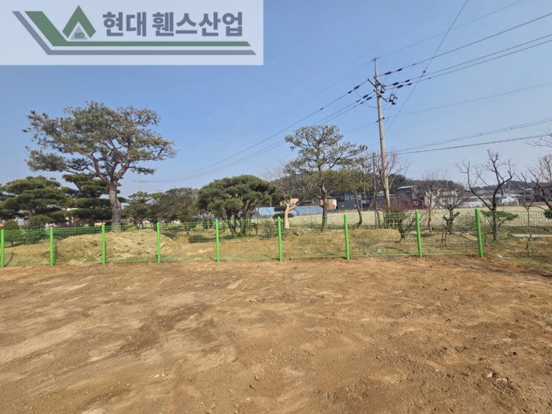 성환휀스 펜스 울타리 - 천안시 성환읍에 위치한 나대지에 경계를 위한 메쉬휀스를 시공한 현장을 소개합니다.