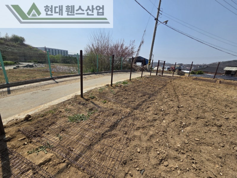 평택휀스 펜스 울타리 - 평택시 칠원동에 위치한 농막에 경계용 메쉬휀스를 시공한 현장을 소개합니다. 평택휀스 펜스 울타리 - 평택시 칠원동에 위치한 농막에 경계용 메쉬휀스를 시공한 현장을 소개합니다.