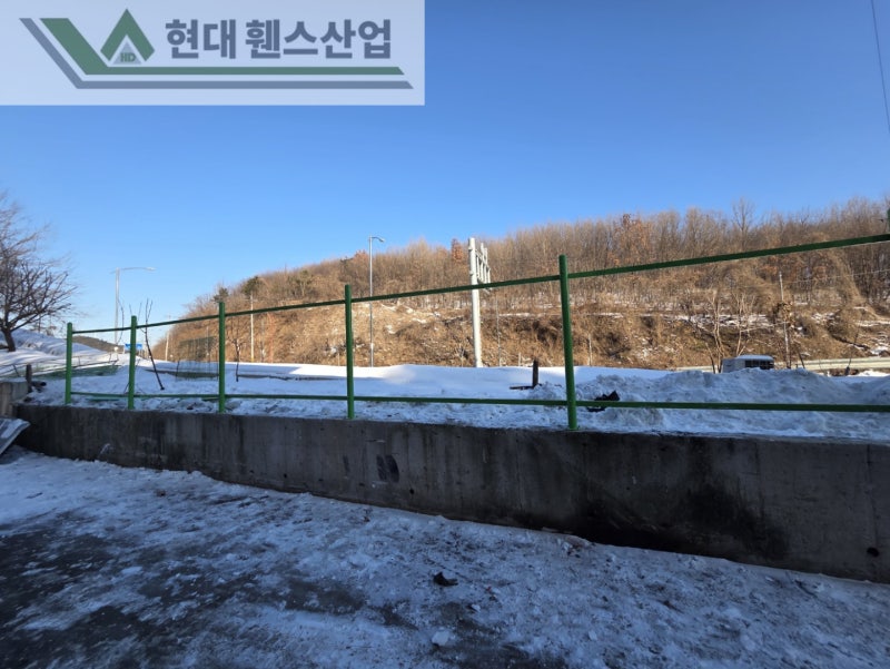 아산휀스 펜스 울타리 - 아산시 용화동에 위치한 재활용 공장 경계에 차폐휀스를 시공한 현장을 소개합니다. 아산휀스 펜스 울타리 - 아산시 용화동에 위치한 재활용 공장 경계에 차폐휀스를 시공한 현장을 소개합니다.