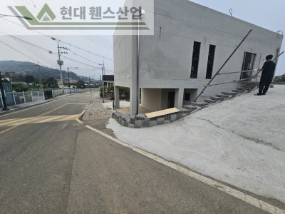 평택휀스 펜스 울타리 - 평택시 유천동에 위치한 신축 교회 건물에 베이직 휀스를 설치한 현장을 소개합니다. 평택휀스 펜스 울타리 - 평택시 유천동에 위치한 신축 교회 건물에 베이직 휀스를 설치한 현장을 소개합니다.