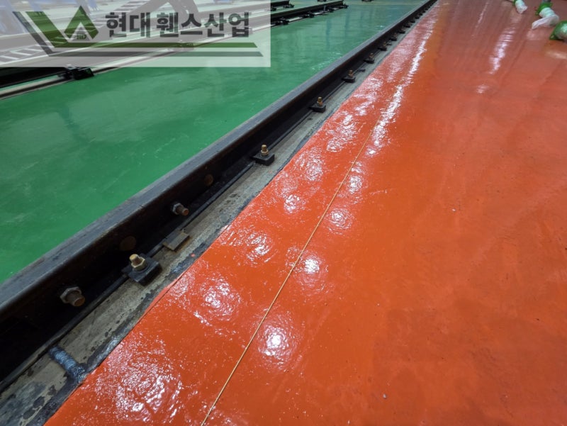 천안휀스 펜스 울타리 - 천안시 풍세면에 위치한 철강 공장 내부에 안전난간용 메쉬휀스를 시공한 현장을 소개합니다.