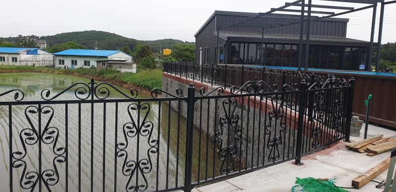 서산 펜션시공 ㅡ 서산 울타리 ㅡ서산 에버그린휀스시공