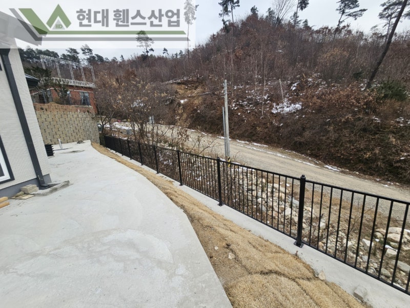 아산휀스 펜스 울타리 - 아산시 온천동에 위치한 전원주택 경계에 베이직A형휀스를 시공한 현장을 소개합니다. 아산휀스 펜스 울타리 - 아산시 온천동에 위치한 전원주택 경계에 베이직A형휀스를 시공한 현장을 소개합니다.