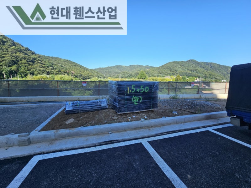 청평휀스 펜스 울타리 - 가평군 청평면에 위치한 물류창고에 경계용 메쉬휀스를 시공한 현장을 소개합니다.