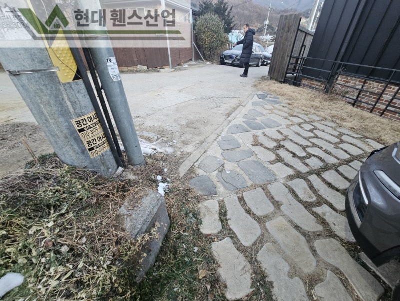 천안휀스 펜스 울타리 - 천안시 동남구에 위치한 전원주택에 디자인창살형 휀스를 시공한 현장을 소개합니다. 천안휀스 펜스 울타리 - 천안시 동남구에 위치한 전원주택에 디자인창살형 휀스를 시공한 현장을 소개합니다.