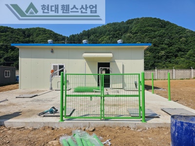 보령휀스 펜스 울타리 - 보령시 신흑동에 위치한 건축 준비 중인 사무실 건물에 경계용 메쉬휀스를 설치한 현장을 소개합니다. 보령휀스 펜스 울타리 - 보령시 신흑동에 위치한 건축 준비 중인 사무실 건물에 경계용 메쉬휀스를 설치한 현장을 소개합니다.