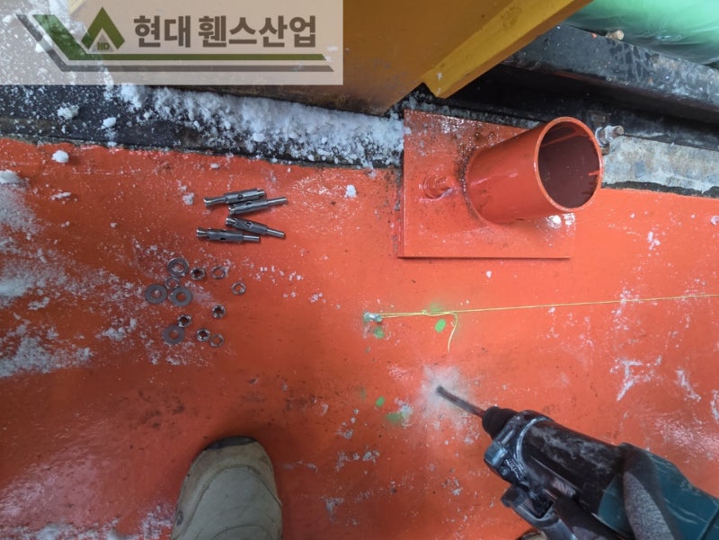 천안휀스 펜스 울타리 - 천안시 풍세면에 위치한 철강 공장 내부에 안전난간용 메쉬휀스를 시공한 현장을 소개합니다.