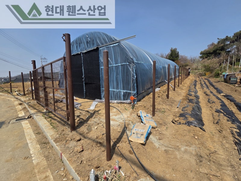 평택휀스 펜스 울타리 - 평택시 칠원동에 위치한 농막에 경계용 메쉬휀스를 시공한 현장을 소개합니다. 평택휀스 펜스 울타리 - 평택시 칠원동에 위치한 농막에 경계용 메쉬휀스를 시공한 현장을 소개합니다.