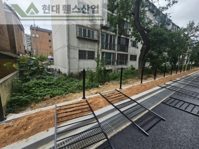 부천휀스 펜스 울타리 - 부천시 원종동에 위치한 신규 재건축 아파트 경계에 베이직 A형 휀스를 설치한 현장을 소개합니다. 부천휀스 펜스 울타리 - 부천시 원종동에 위치한 신규 재건축 아파트 경계에 베이직 A형 휀스를 설치한 현장을 소개합니다.