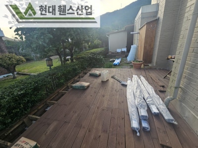 평택 휀스 펜스 울타리 - 평택시 청북읍에 위치한 전원주택에 합성목재 가림막휀스를 시공한 현장을 소개합니다. 평택 휀스 펜스 울타리 - 평택시 청북읍에 위치한 전원주택에 합성목재 가림막휀스를 시공한 현장을 소개합니다.
