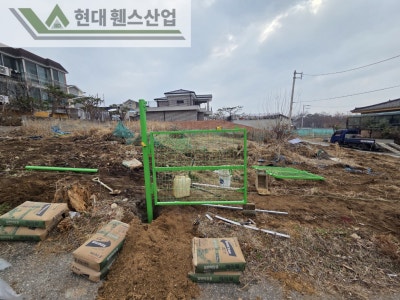 아산휀스 펜스 울타리 - 아산시 모종동에 위치한 작은 전원주택마을 내에 위치한 작은 밭에 출입방지용 메쉬휀스를 시공한 현장을 소개합니다. 아산휀스 펜스 울타리 - 아산시 모종동에 위치한 작은 전원주택마을 내에 위치한 작은 밭에 출입방지용 메쉬휀스를 시공한 현장을 소개합니다.