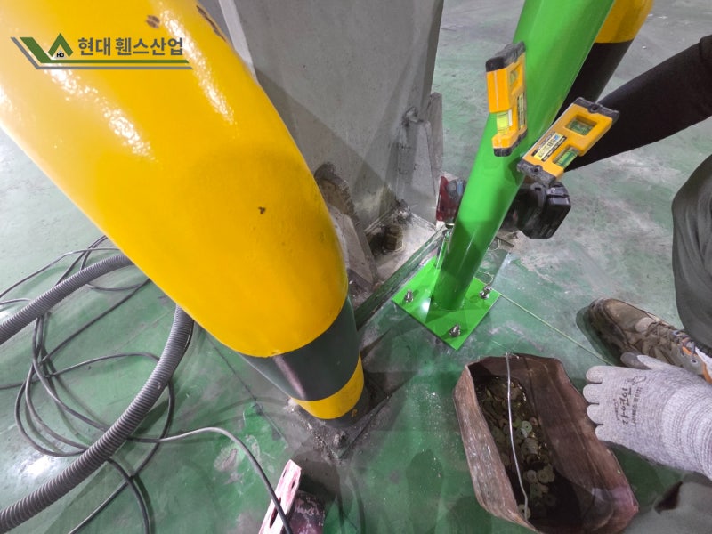 인천휀스 펜스 설치 남동공단 적재창고 메쉬휀스 앙카타입 H6000 시공 인천휀스 펜스 설치 남동공단 적재창고 메쉬휀스 앙카타입 H6000 시공