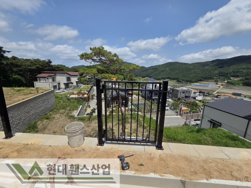 평택휀스 펜스 울타리 - 추락방지 기능과 시각적 아름다움을 모두 가진 베이직A형휀스!!
