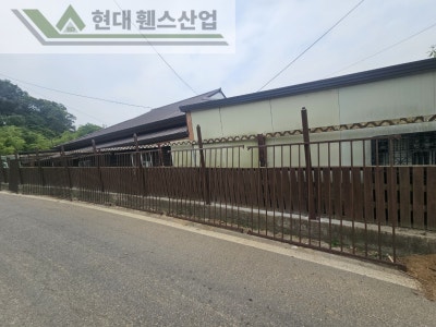 천안휀스 펜스 울타리 - 천안시 성환읍에 위치한 시골마을 집 담장에 베이직휀스를 설치한 현장을 소개합니다. 천안휀스 펜스 울타리 - 천안시 성환읍에 위치한 시골마을 집 담장에 베이직휀스를 설치한 현장을 소개합니다.