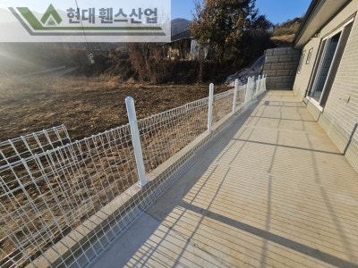 충주휀스 펜스 울타리 - 충주시 교현동에 위치한 주택 경계에 메쉬휀스를 시공한 현장을 소개합니다.