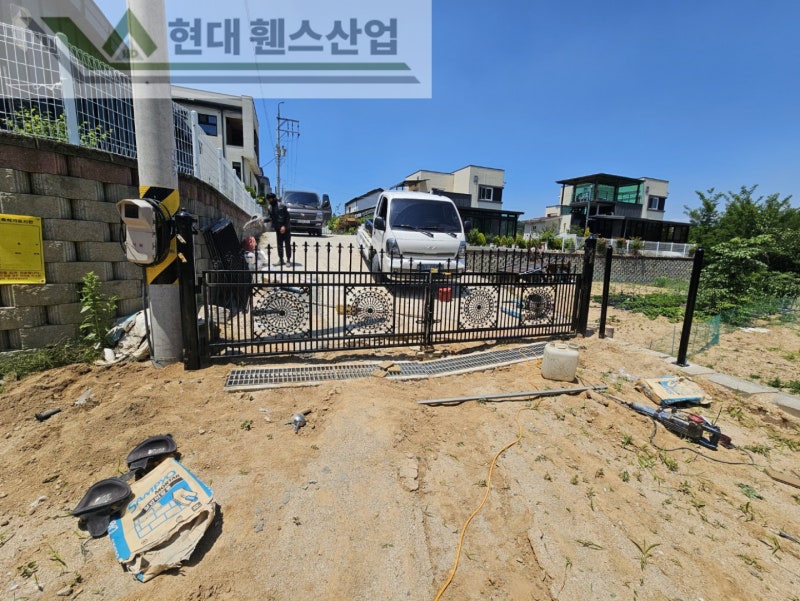 예산휀스 펜스 울타리 - 예산군 덕산면에 위치한 전원주택에 가성비 좋고 아름다운 베이직 휀스를 설치한 현장을 소개합니다.