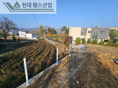 수원휀스 펜스 울타리 - 수원시 권선구 고색동에 위치한 신축 건물 경계에 추락방지용 메쉬휀스를 시공한 현장을 소개합니다.