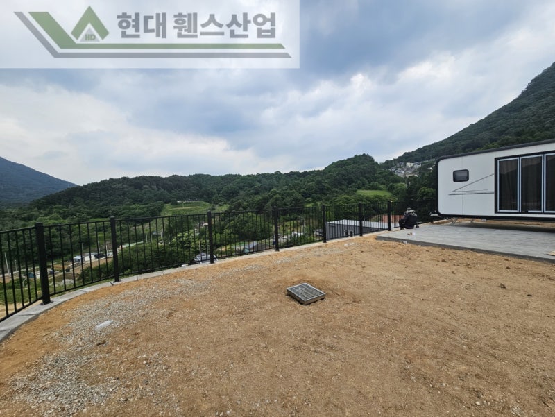 공주휀스 펜스 울타리 - 공주시 유구읍에 위치한 전원주택 예정지 담장에 베이직휀스를 설치한 현장을 소개합니다. 공주휀스 펜스 울타리 - 공주시 유구읍에 위치한 전원주택 예정지 담장에 베이직휀스를 설치한 현장을 소개합니다.
