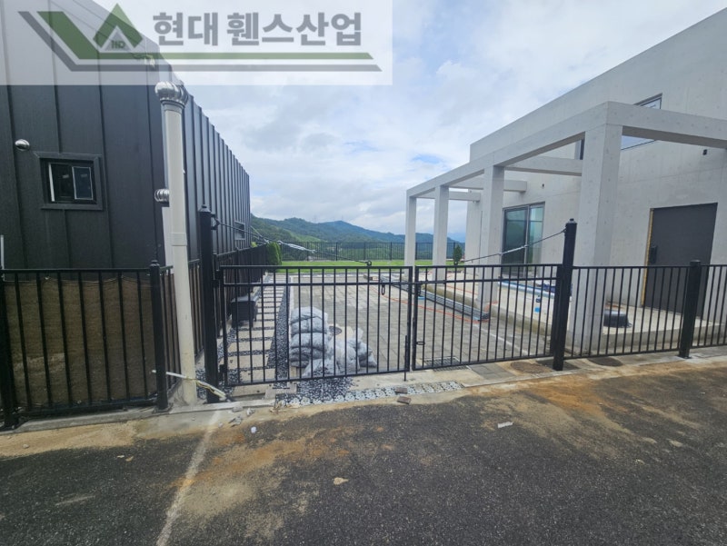 가평휀스 펜스 울타리 - 가평군 전원주택단지에 베이직 A형휀스를 설치한 현장을 소개합니다. 가평휀스 펜스 울타리 - 가평군 전원주택단지에 베이직 A형휀스를 설치한 현장을 소개합니다.
