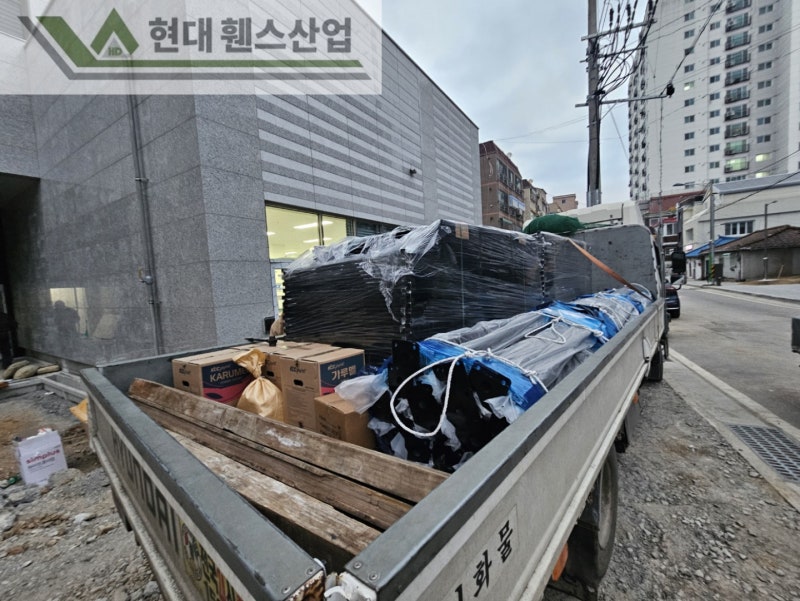 부평휀스 펜스 울타리 - 부평시에 위치한 신축아파트 경계에 베이직 A형휀스를 시공한 현장을 소개합니다.