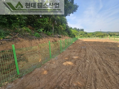 예산휀스 펜스 울타리 - 예산군 덕산면에 위치한 주말 농장 부지에 경계를 나누는 메쉬휀스를 설치한 현장을 소개합니다.