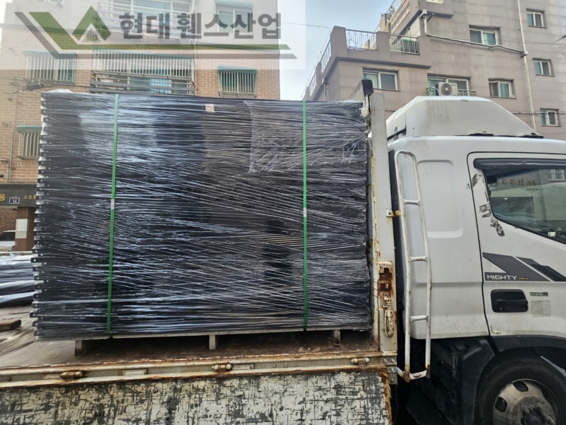 부천휀스 펜스 울타리 - 부천시 원종동에 위치한 신규 재건축 아파트 경계에 베이직 A형 휀스를 설치한 현장을 소개합니다. 부천휀스 펜스 울타리 - 부천시 원종동에 위치한 신규 재건축 아파트 경계에 베이직 A형 휀스를 설치한 현장을 소개합니다.