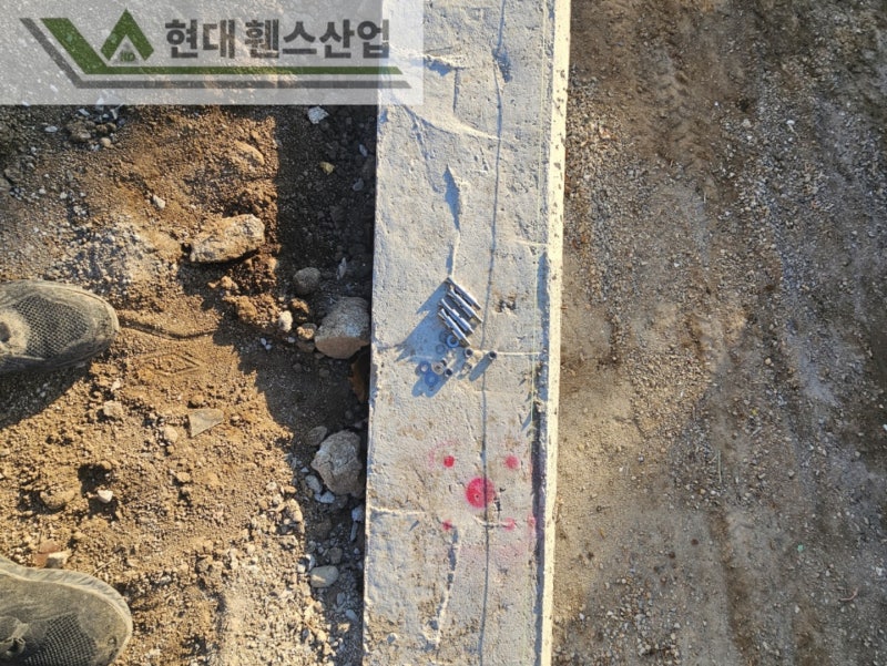 제부도휀스 펜스 울타리 - 제부도에 위치한 전원주택단지 예정지에 경계용 베이직 A형휀스를 시공한 현장을 소개합니다.