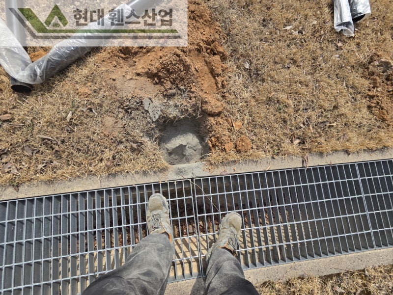 제천휀스 펜스 울타리 - 제천군 세무서 경계에 베이직C형휀스를 시공한 현장을 소개합니다.