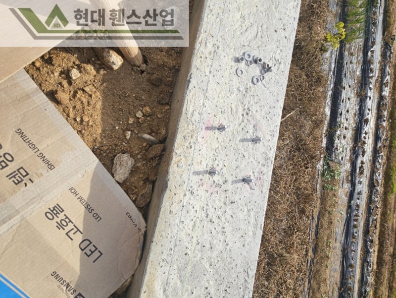 용인휀스 펜스 울타리 - 용인시 보정동에 위치한 신축 원룸빌라 경계에 추락방지용 베이직A형휀스를 시공한 현장을 소개합니다.
