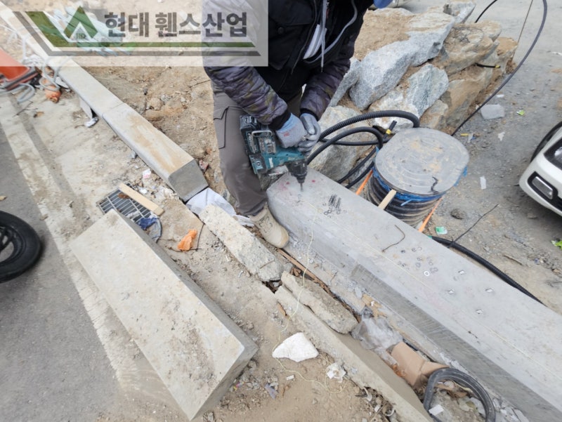 부평휀스 펜스 울타리 - 부평시에 위치한 신축아파트 경계에 베이직 A형휀스를 시공한 현장을 소개합니다.