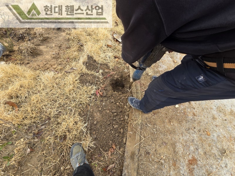 아산휀스 펜스 울타리 - 아산시 배방읍에 위치한 농막주택 경계에 메쉬휀스를 시공한 현장을 소개합니다. 아산휀스 펜스 울타리 - 아산시 배방읍에 위치한 농막주택 경계에 메쉬휀스를 시공한 현장을 소개합니다.