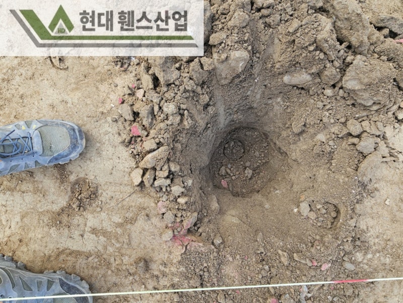 오산휀스 펜스 울타리 - 오산시 초평동에 위치한 나대지 경계에 메쉬휀스를 시공한 현장을 소개합니다.