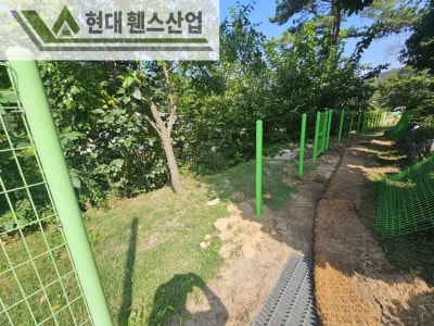 천안휀스 펜스 울타리 - 천안시 목천읍에 있는 작은 초등학교에 경계용 메쉬휀스를 시공한 현장을 소개합니다.