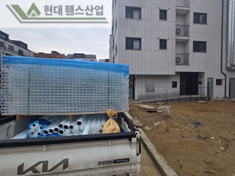 평택휀스 펜스 울타리 - 평택시 고덕동에 위치한 나대지 경계에 메쉬휀스를 시공한 현장을 소개합니다.