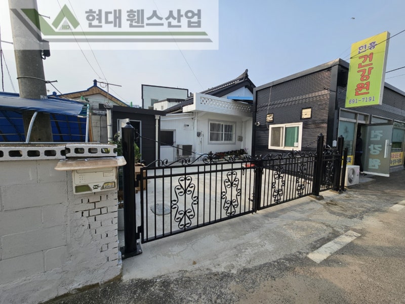 평택휀스 펜스 울타리 - 평택시 팽성읍에 위치한 작은 주차장 부지에 포플러 쌍문 + 외문을 설치한 현장을 소개합니다. 평택휀스 펜스 울타리 - 평택시 팽성읍에 위치한 작은 주차장 부지에 포플러 쌍문 + 외문을 설치한 현장을 소개합니다.