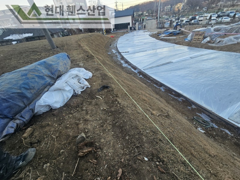 오산휀스 펜스 울타리 - 오산시 지곶동에 위치한 신축 건물에 경계용 메쉬휀스를 시공한 현장을 소개합니다.