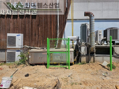 시흥휀스 펜스 울타리 - 시흥시 장현동에 위치한 작은 화단에 경계용 메쉬휀스를 설치한 현장을 소개합니다.