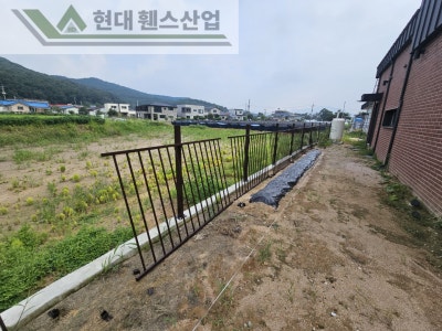 안산휀스 펜스 울타리 - 안산시 단원구 대부도 전원주택 현장에 아름다운 베이직휀스를 설치한 현장을 소개합니다. 안산휀스 펜스 울타리 - 안산시 단원구 대부도 전원주택 현장에 아름다운 베이직휀스를 설치한 현장을 소개합니다.